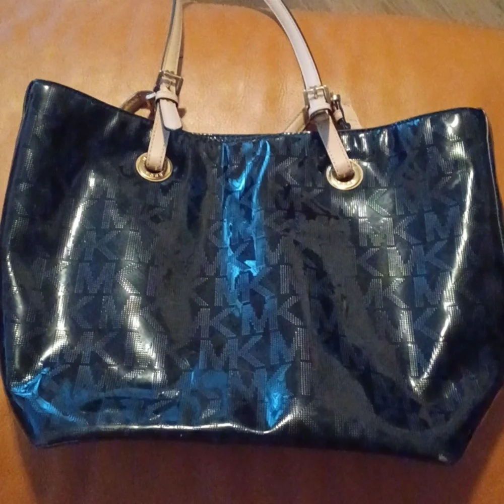> Michael Kors Black and Cream Monogram Tote